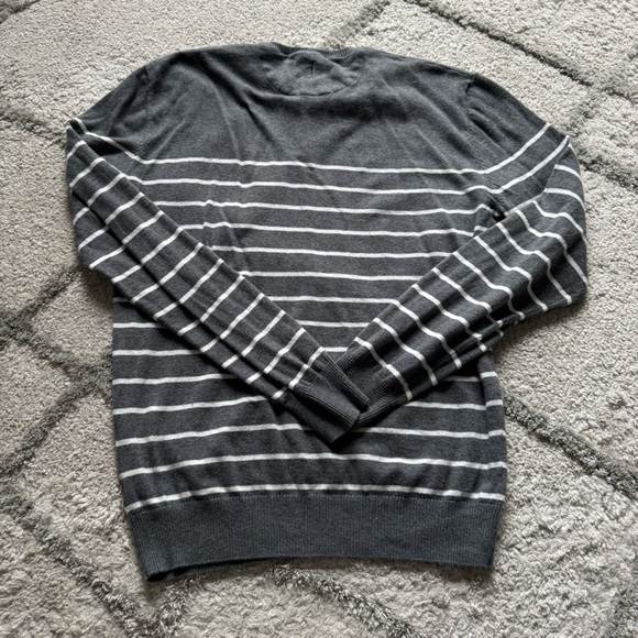 Johnnie-O sweater gray white striped Crewneck lightweight medium - Picture 6 of 6